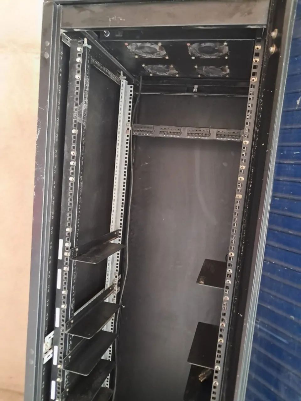 RACK DE PISO FECHADO :  COMPLETO COM COOLER E PATCH PANEL - Foto 2