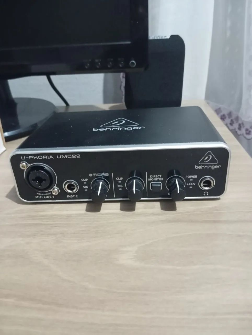 Interface de Áudio Behringer U-Phoria UMC22 Seminova - Foto 2