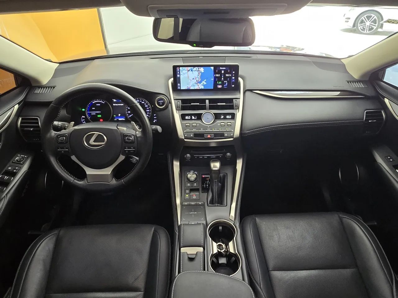 Lexus NX-300 H Luxury 2.5 16V Aut., foto 9 de 19