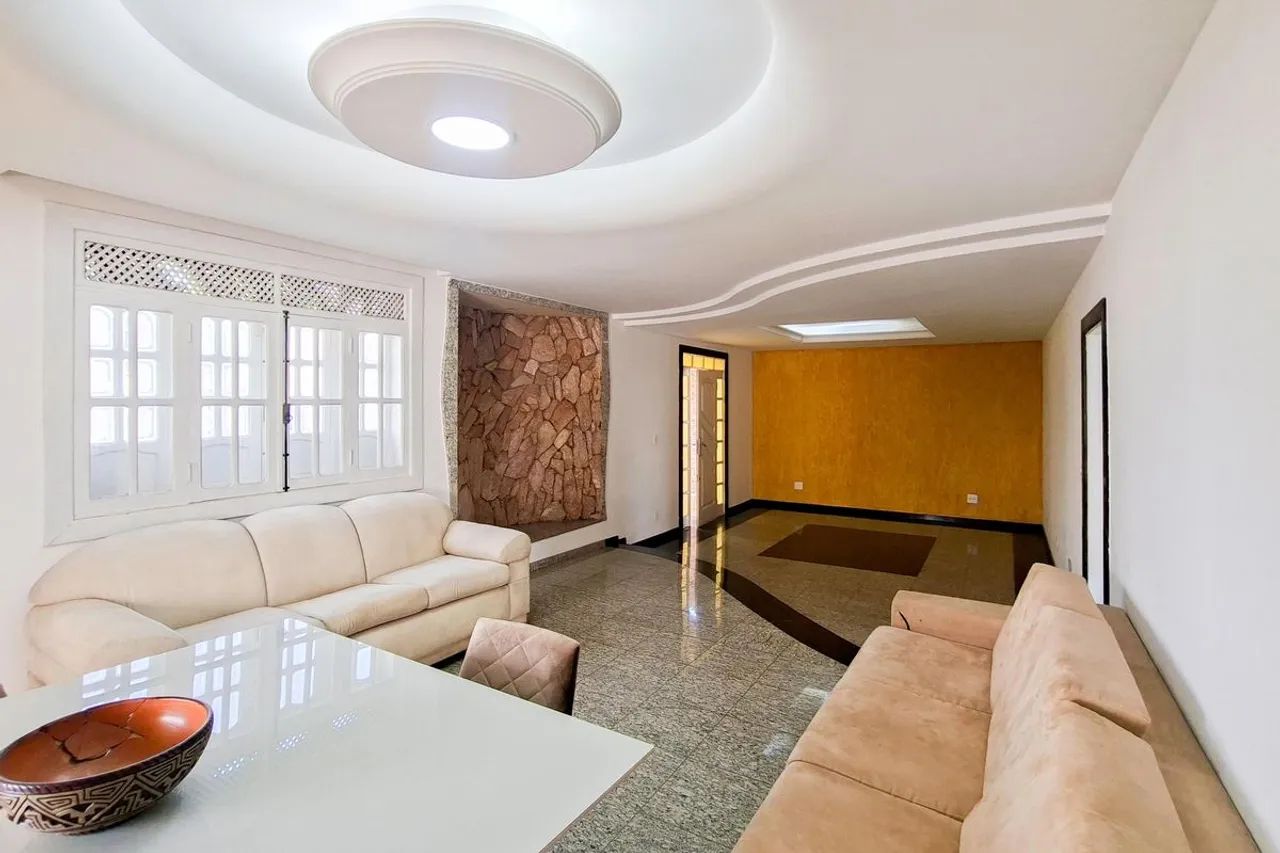 Casa à Venda - Cachoeirinha, 5 Quartos, 360 m2