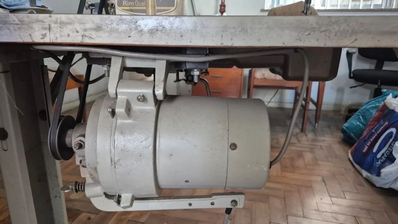 Máquina de costura industrial  - Foto 3