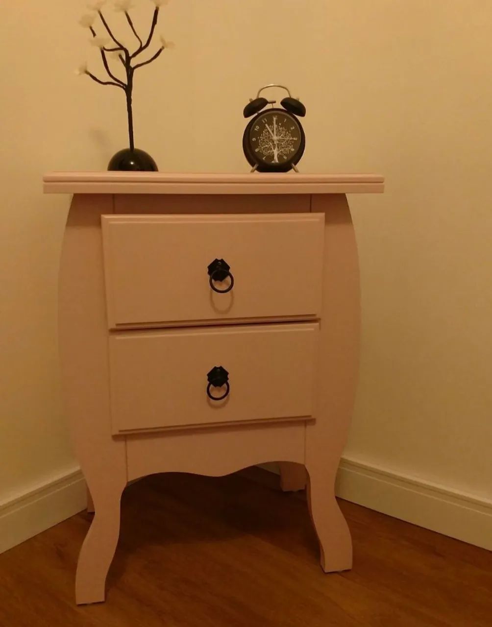 Mesa de cabeceira/ criado mudo