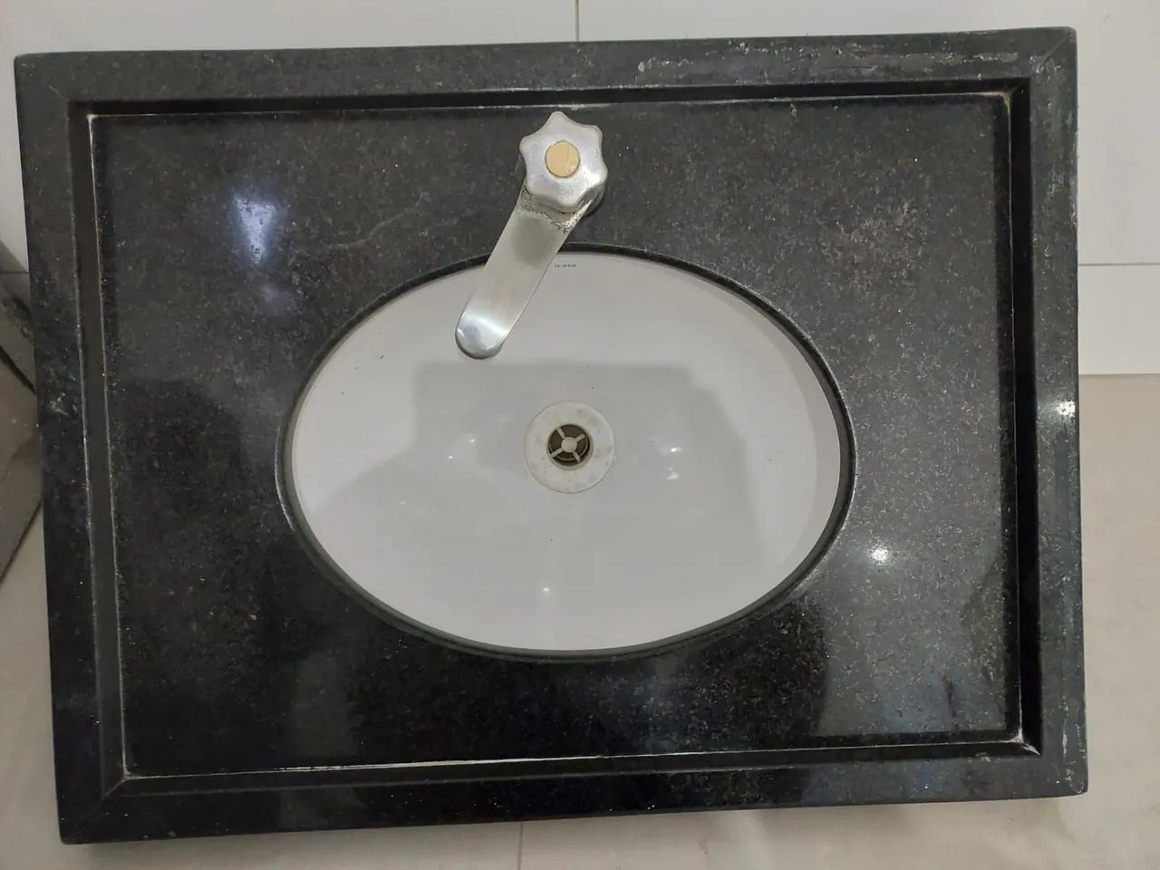 Bathroom sink