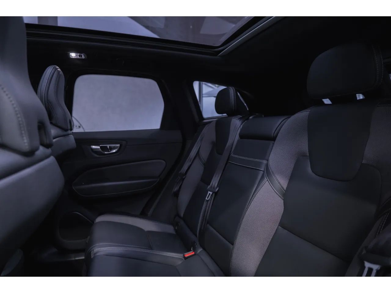 Volvo XC 60 3.0 AWD 5p, foto 9 de 14