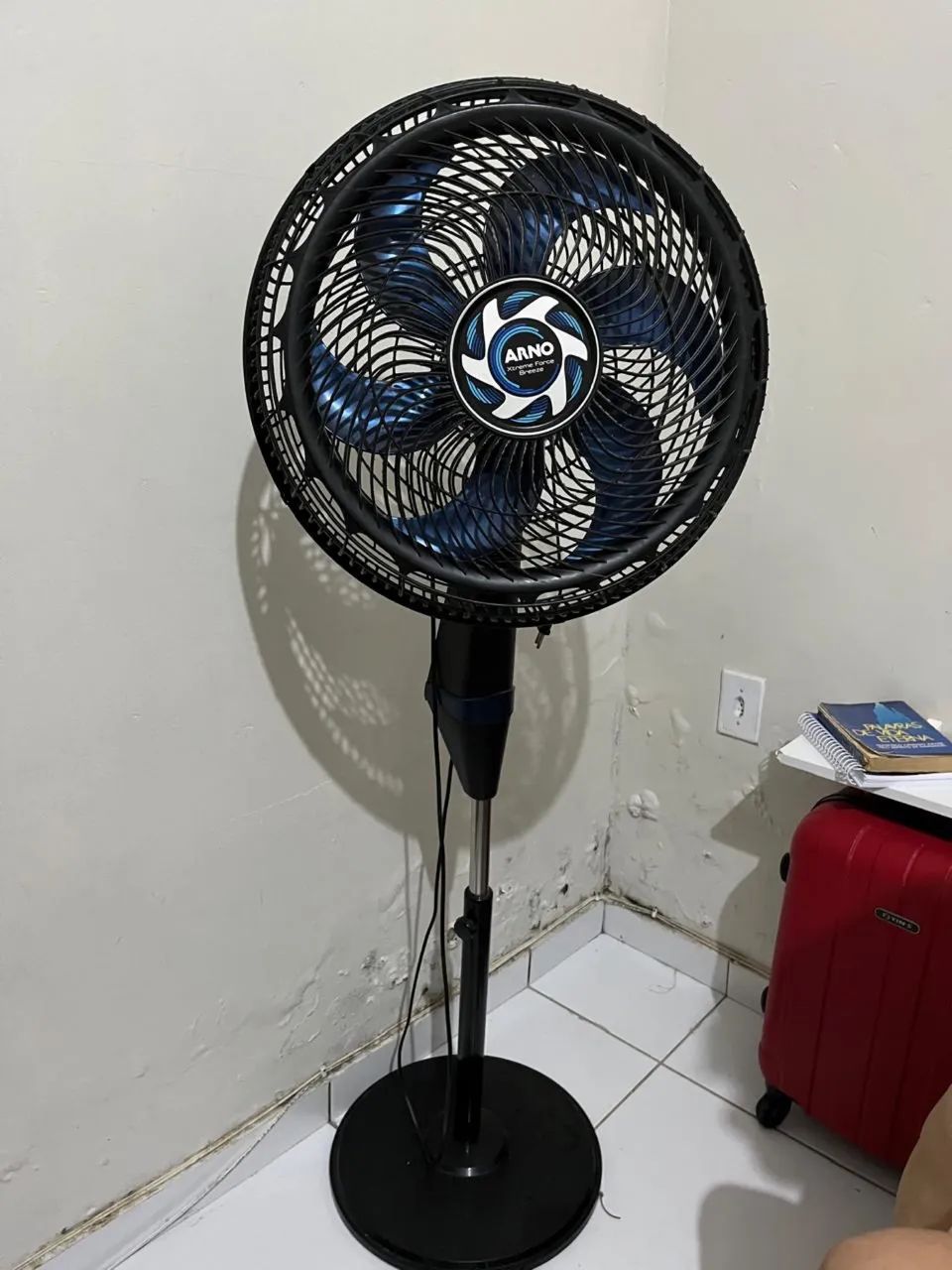 VENTILADOR ARNO DE COLUNA.