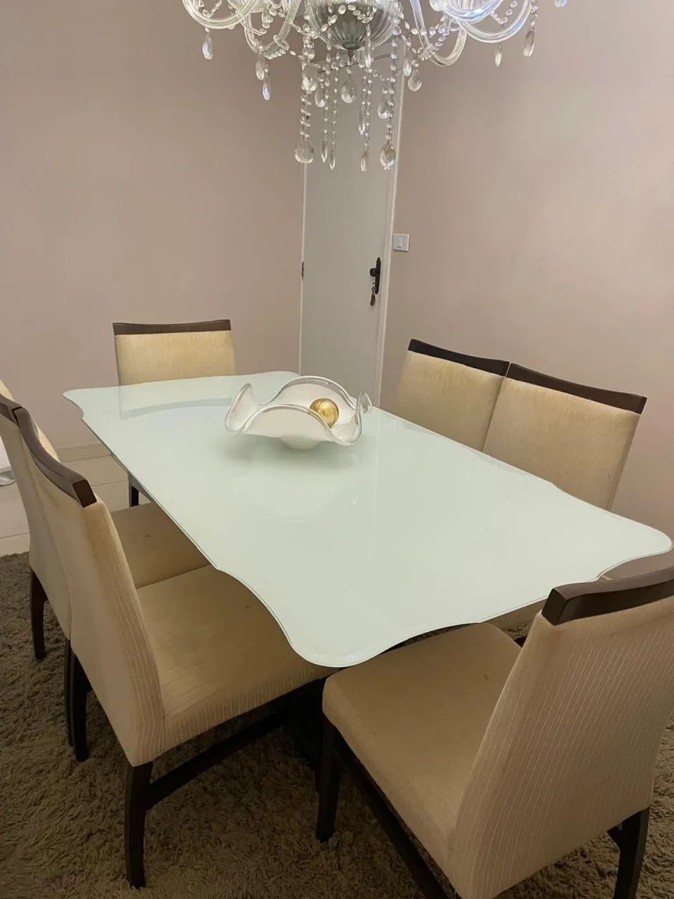 Mesa com 6 cadeiras 