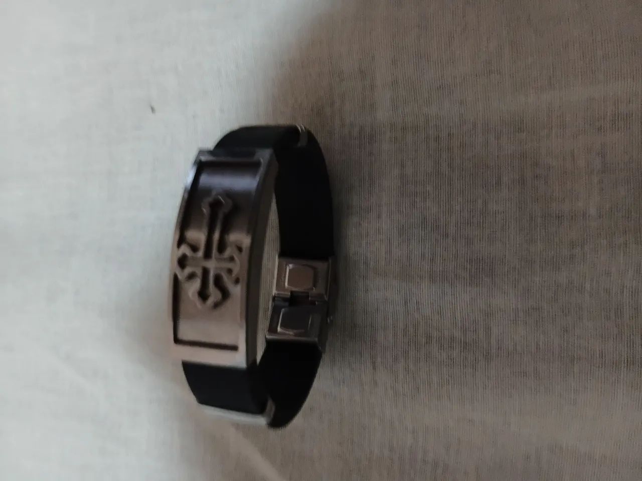 Acessório Pulseira de cruz. - Foto 2