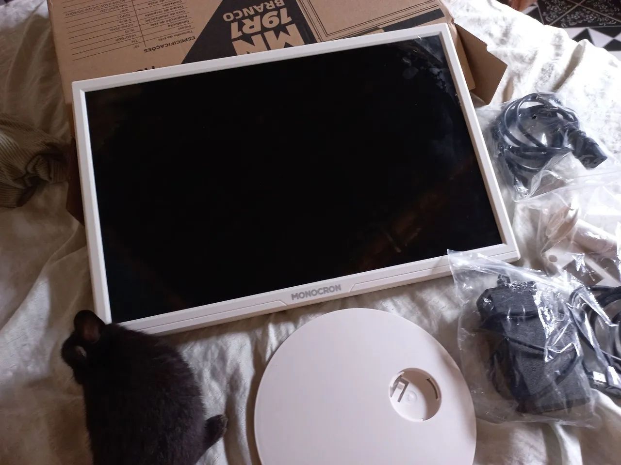 Monitor, teclado e mouse. Nunca usado e na embalagem (vem sem cabo VGA!) - Foto 3
