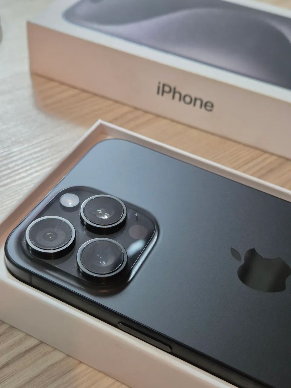 Iphone 15 Pro Max - Titânio Black - 256gb (Seminovo)