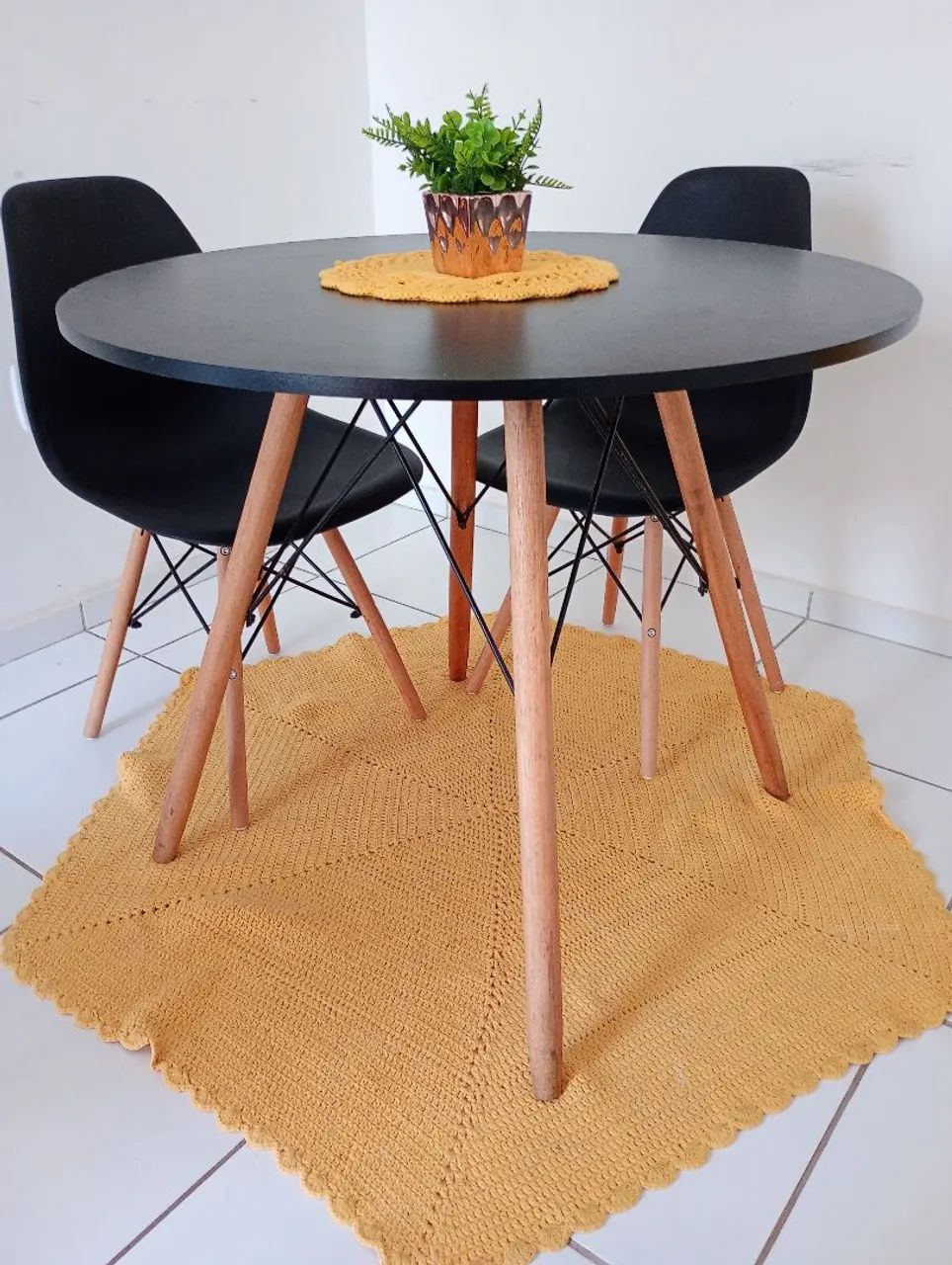 Mesa de jantar Eames Eiffel, 4 lugares, em perfeito estado.<br>R$ 450 - Foto 2