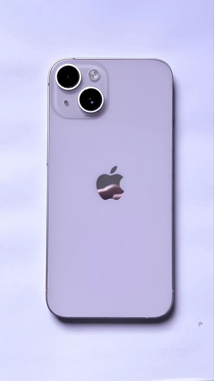 IPhone 14 lilás