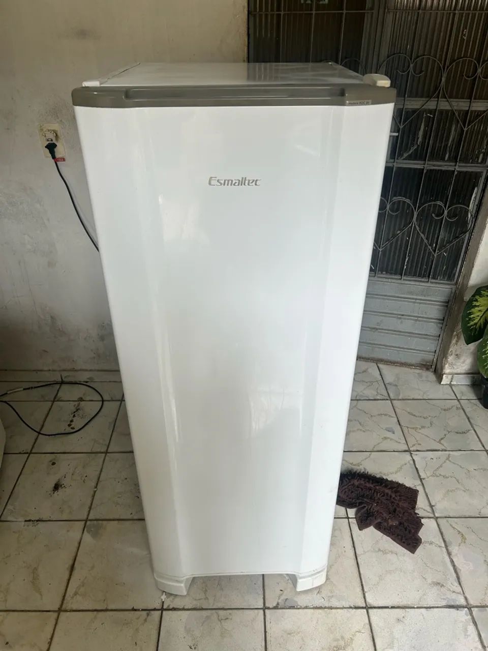 Geladeira esmaltec FRETE GRÁTIS  - Foto 2