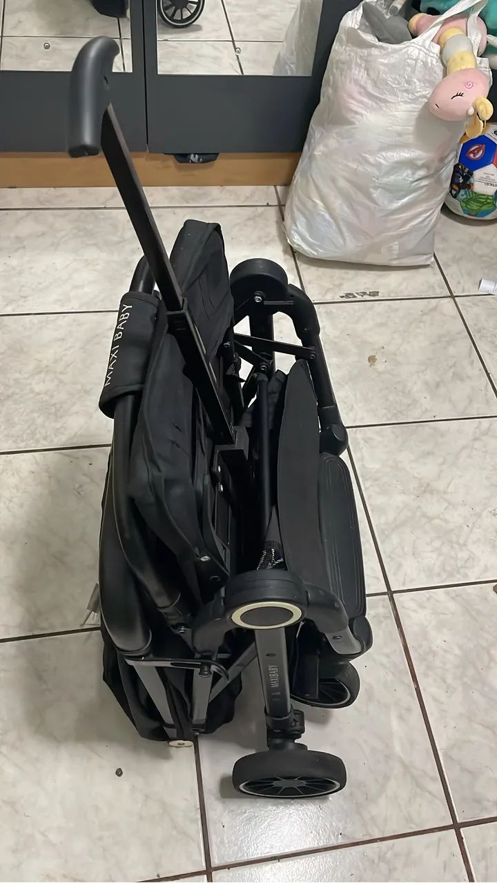 Carrinho de bebê preto - Foto 2