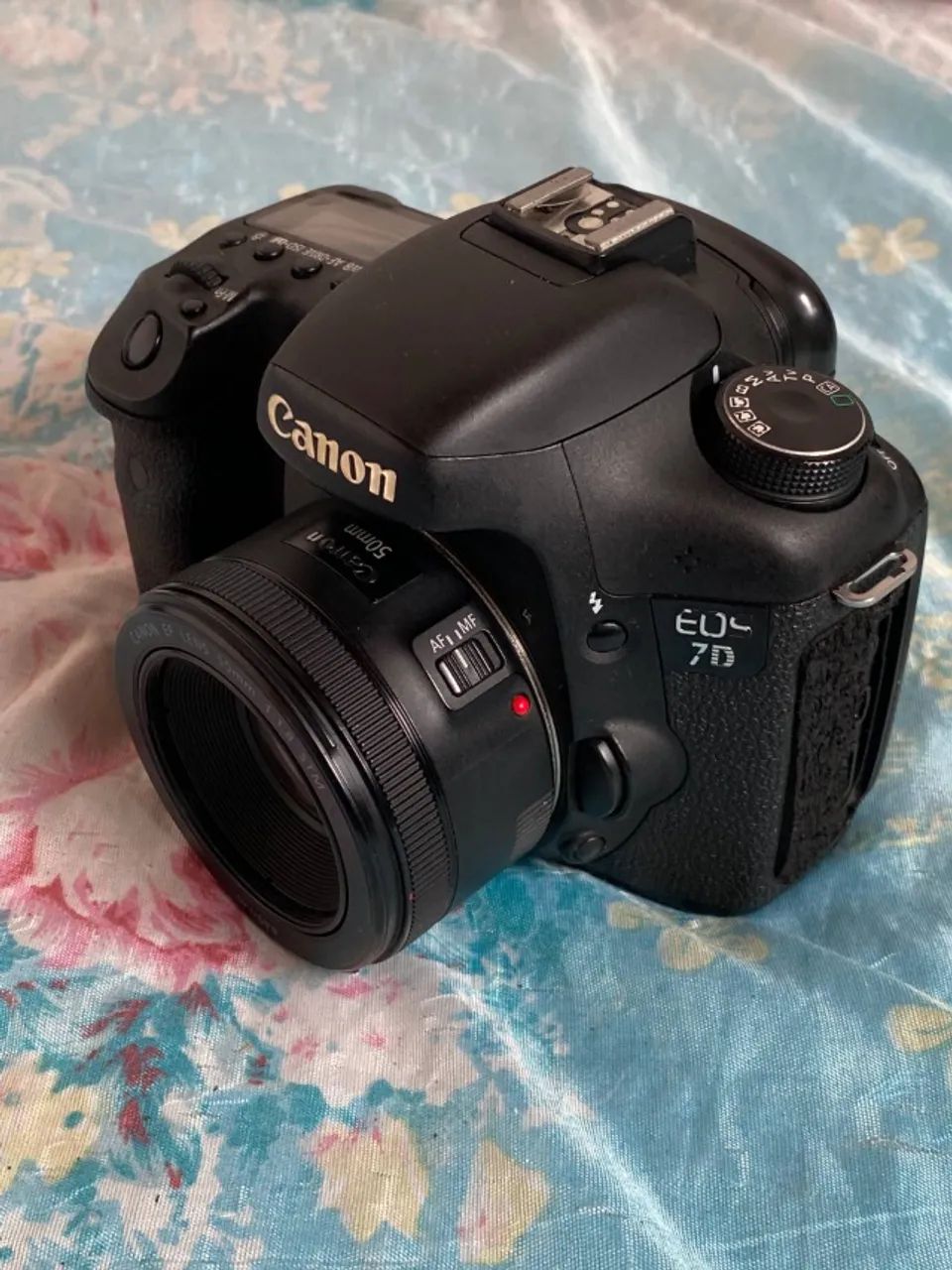 Canon 7D corpo - conservada 30k clicks - boa para fotografia esportiva