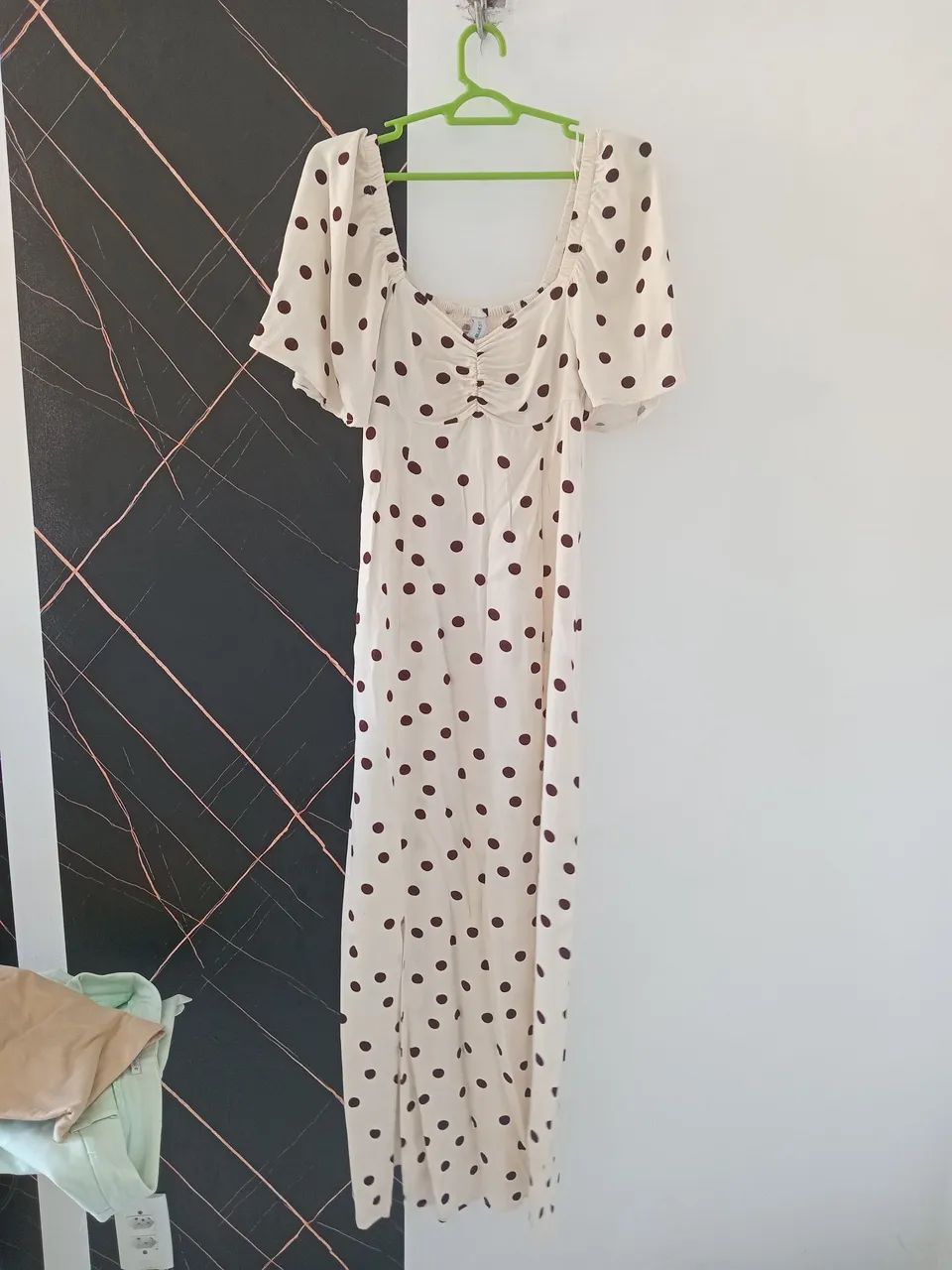 Vestido de poá marrom