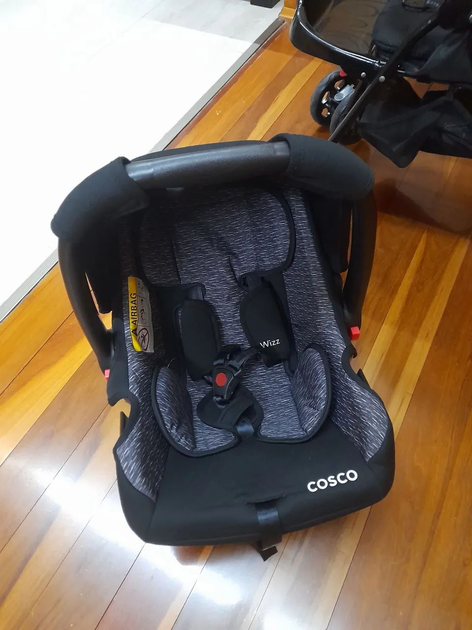 Carrinho com bebê conforto Cosco e capinhas - Foto 2