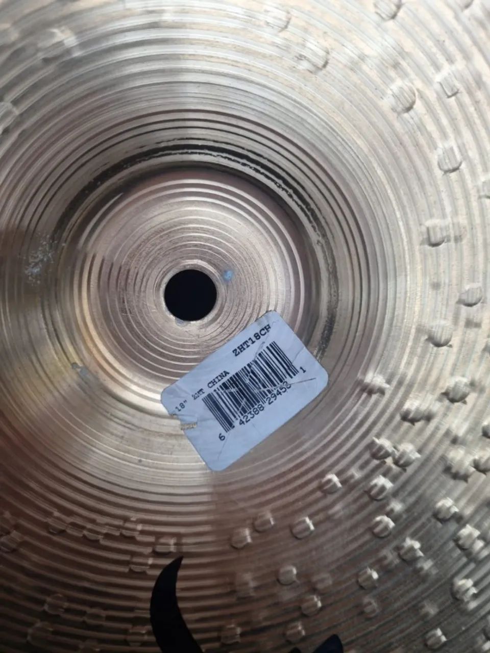 PRATO CHINA ZILDJIAN ZHT 18 POLEGADAS POUCO USO - Foto 2