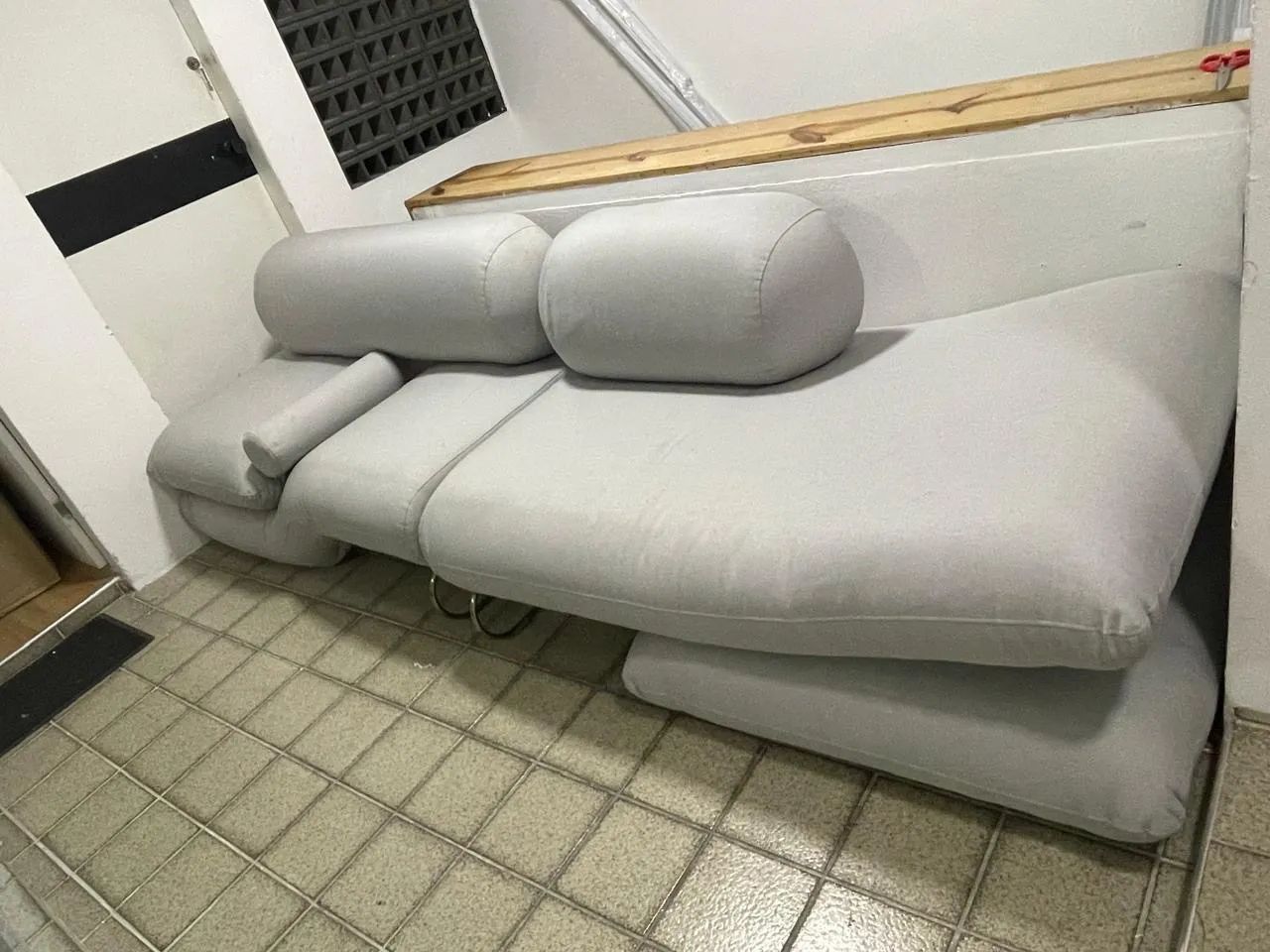 Sofá Cinza Contemporâneo  - Foto 4