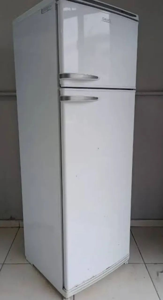 GELADEIRA DAKO 270L - CONSERVADA! OPORTUNIDADE IMPERDÍVEL! 