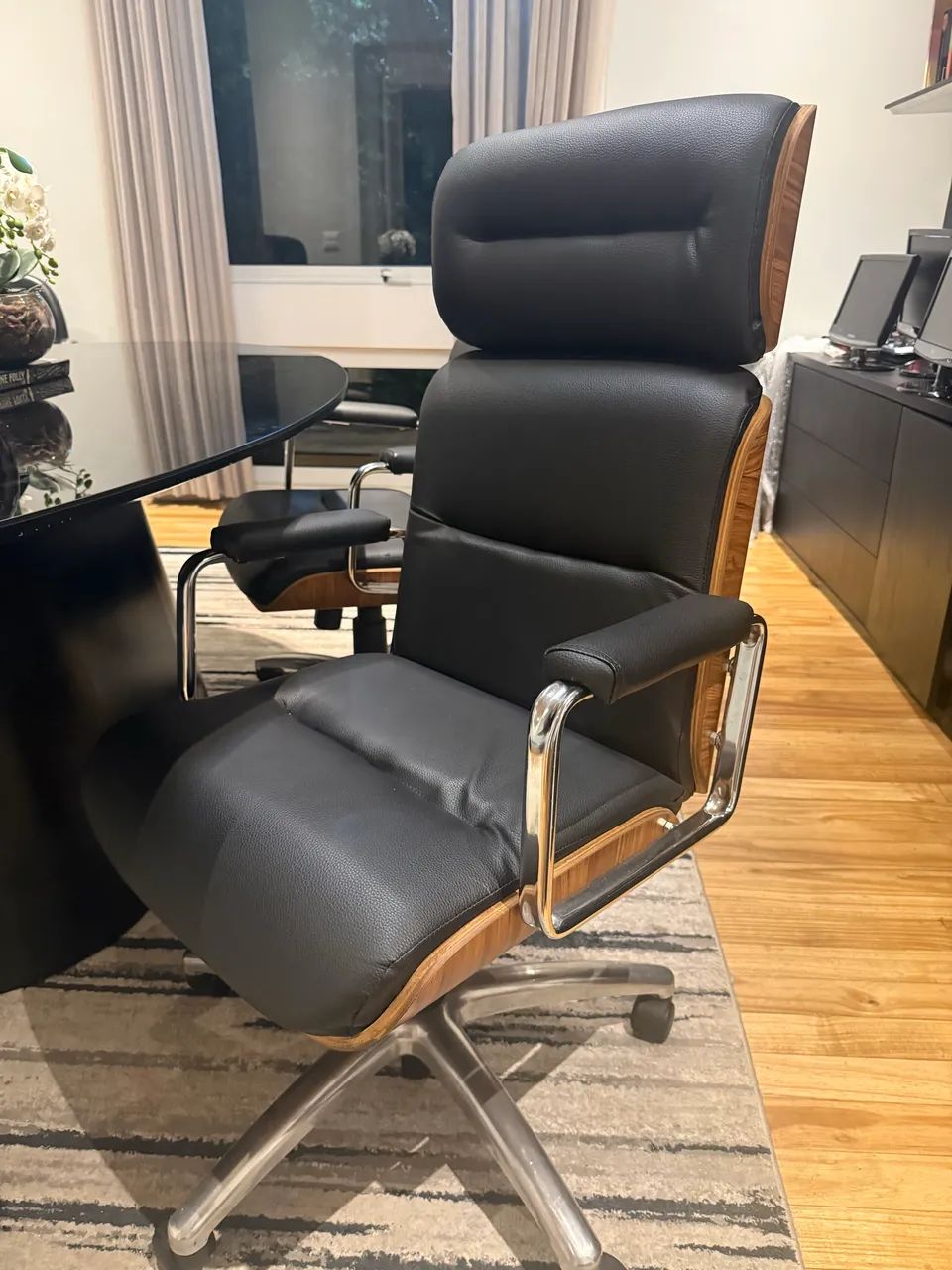 Cadeira Presidente Eames De Escritório Luxo Linha Capa Em Madeira E Couro