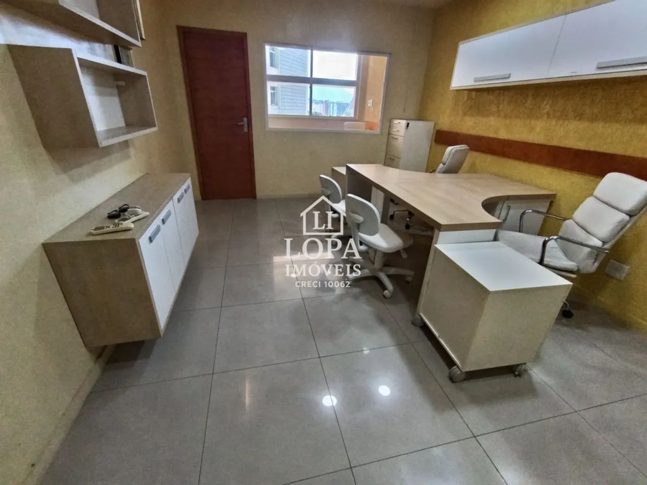Sala comercial com banheiro dividida em centro do Rio de Janeiro para venda