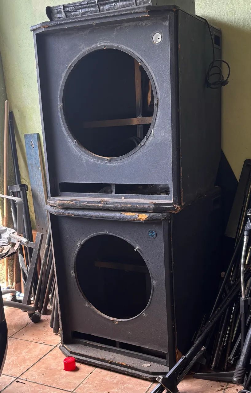 Doa-se 2 caixas de sub grave