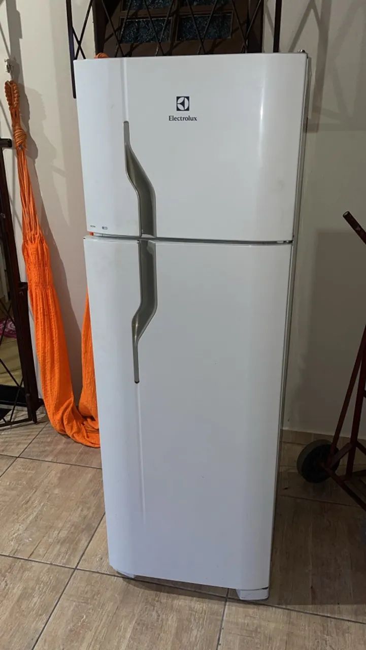 Vendo geladeira Eletrolux 