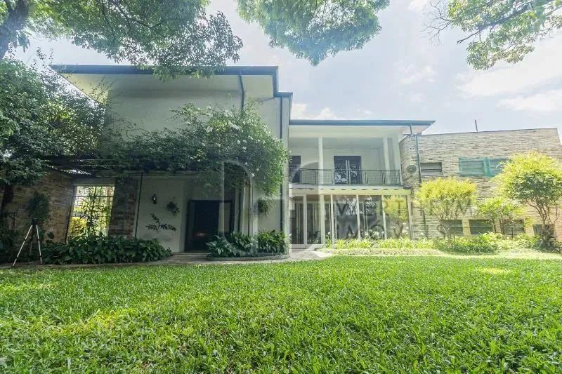 Casa comercial no Jardim América!!