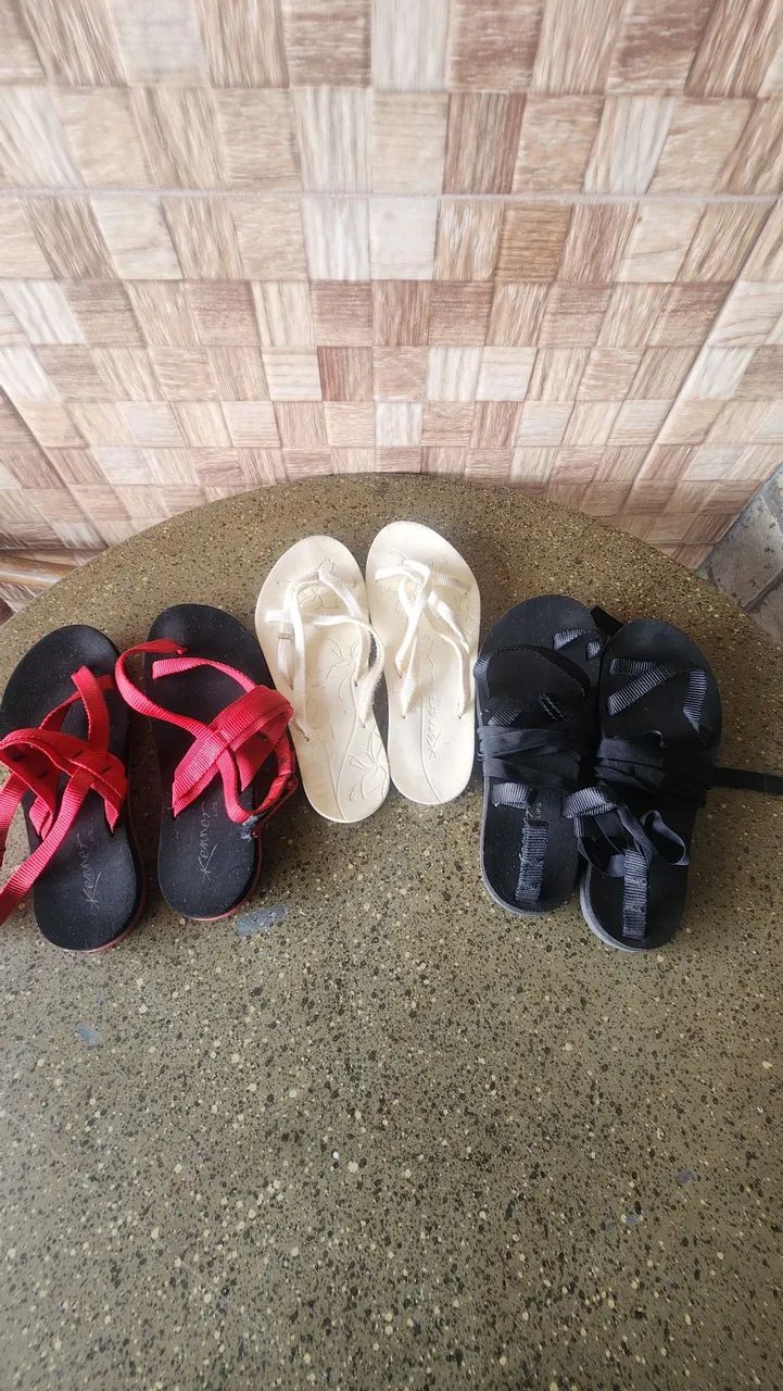 Vendo 3 pares de chinelos Kenner original. 