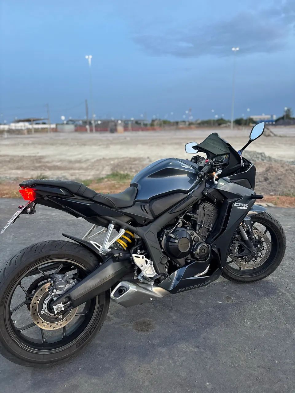 CBR 650R 2021 - Foto 3