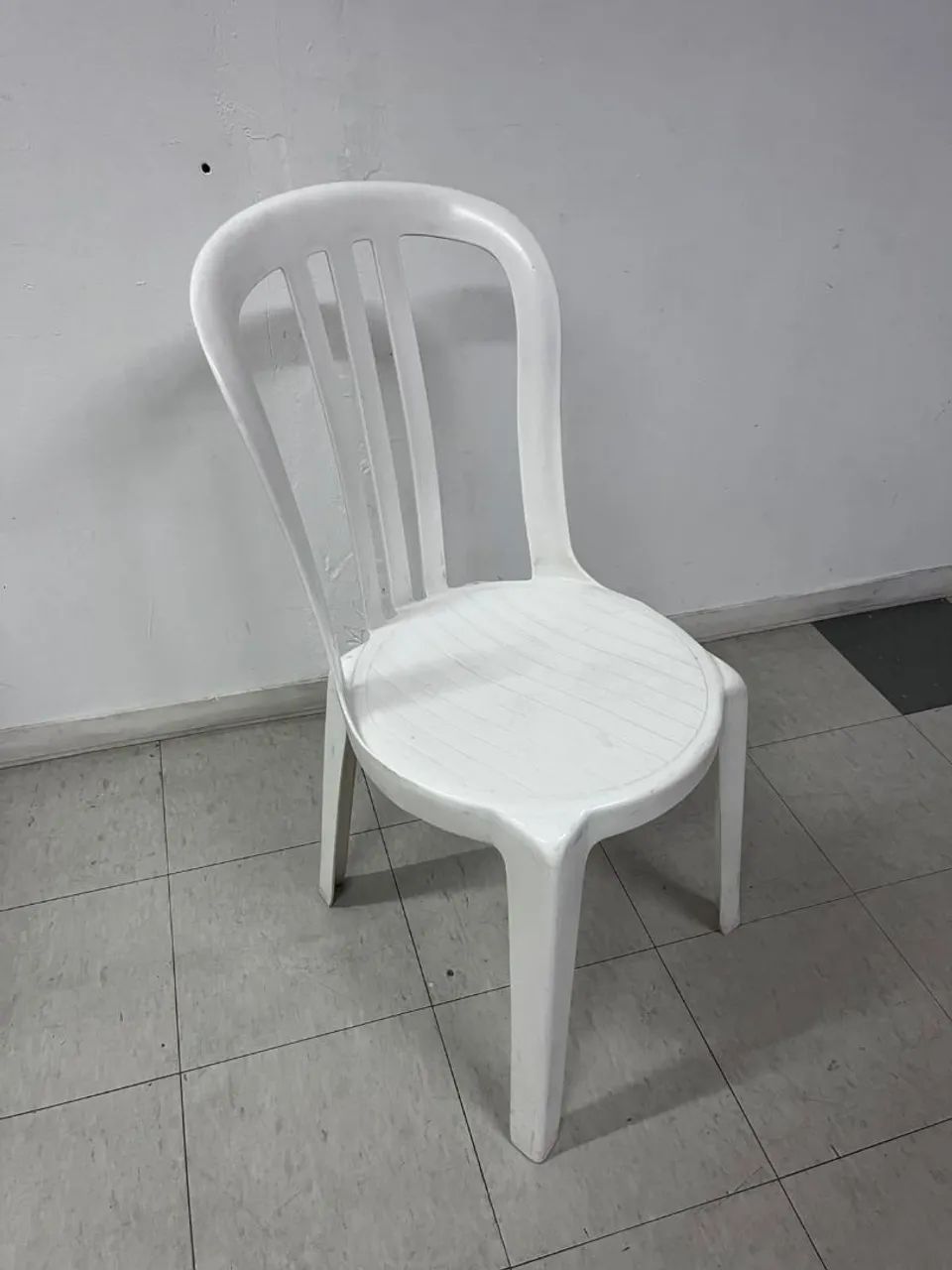 Cadeira de Plástico - Foto 2
