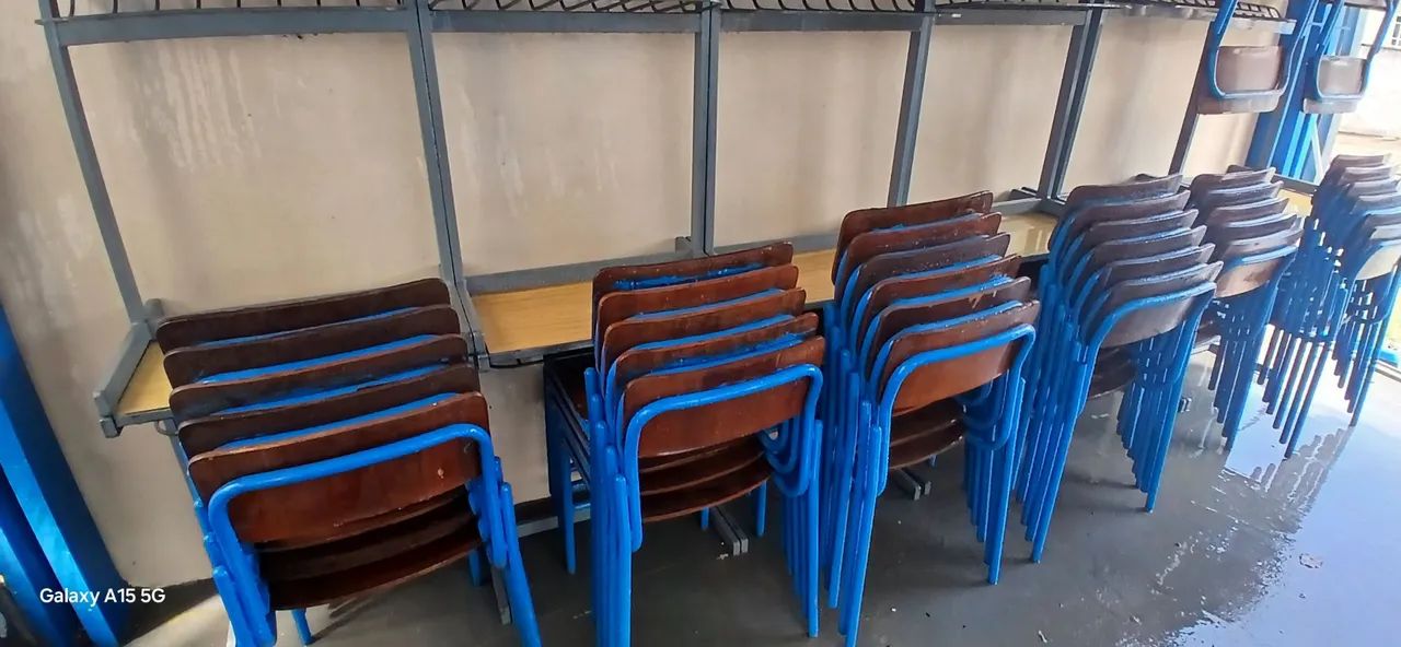 Mesas e cadeiras escolares de ferro - Foto 4