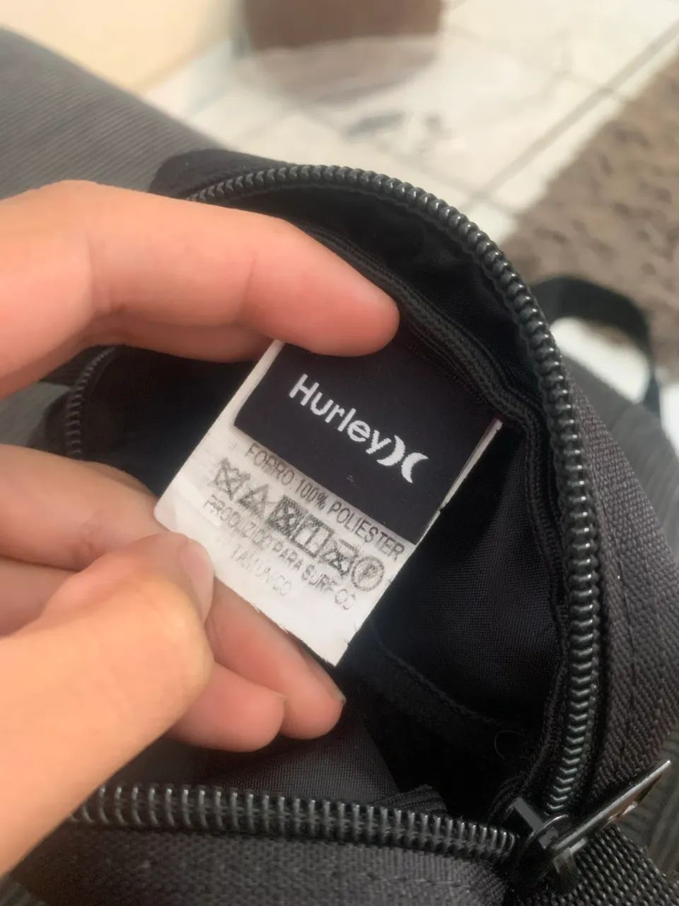 Bag/mini Hurley,preta com faixa laranja - Foto 2