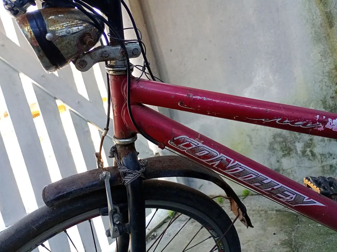 Bicicleta rara com dínamo  e farol - Foto 2