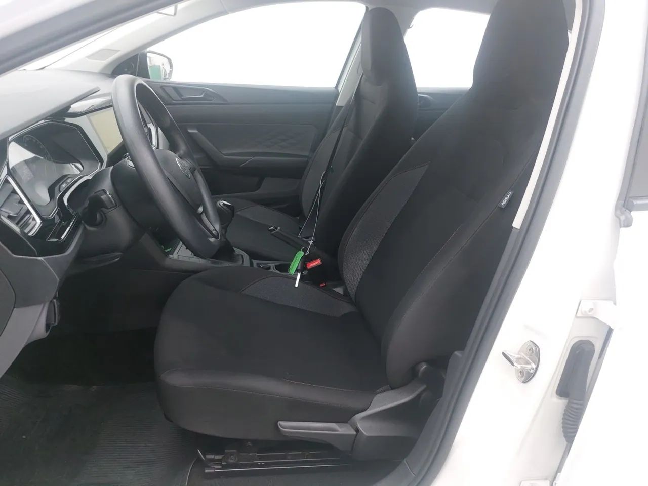 Volkswagen Polo Track 1.0 Flex 12V 5p, foto 16 de 18
