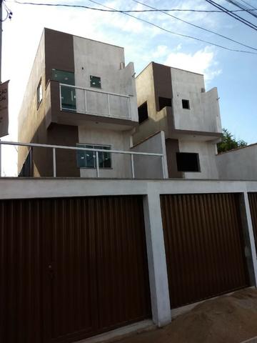 Ref.: 941 Excelente casa duplex, com 02 suítes no Democrata