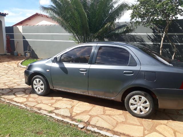 Vendo lindo etios sedã 1.5 muito novo, este carro está em excelente estado de conservação - Foto 15