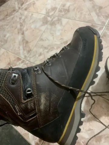 OPORTUNIDADE: Bota Trekking Quechua Trek900 seminova