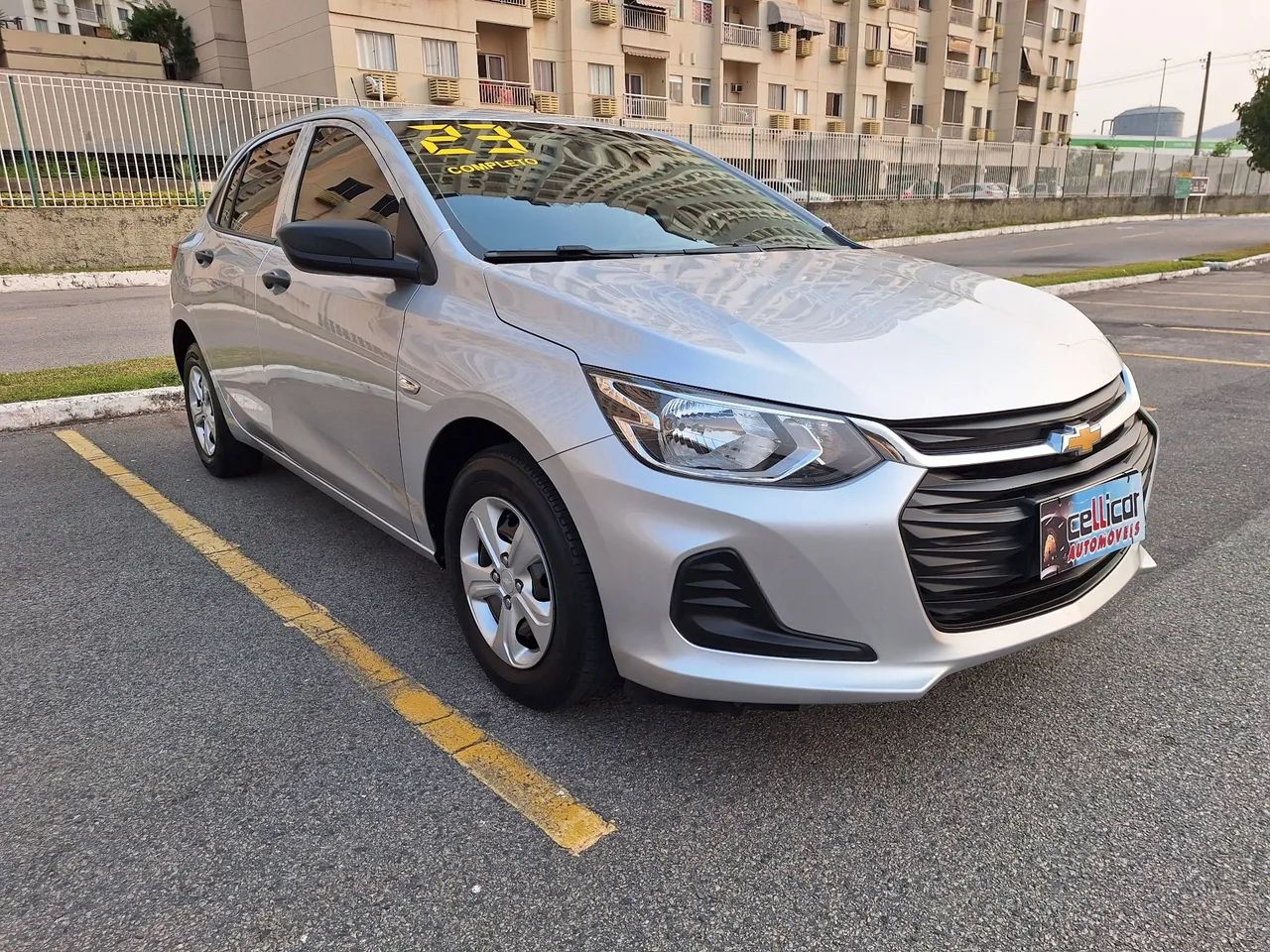Chevrolet Onix Novo troco e financio aceito carro ou moto maior ou menor valor  - Foto 3