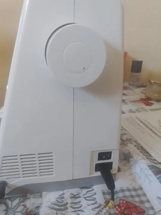 Máquina de Costura Singer - 100 Pontos - Excelente Estado - Foto 3
