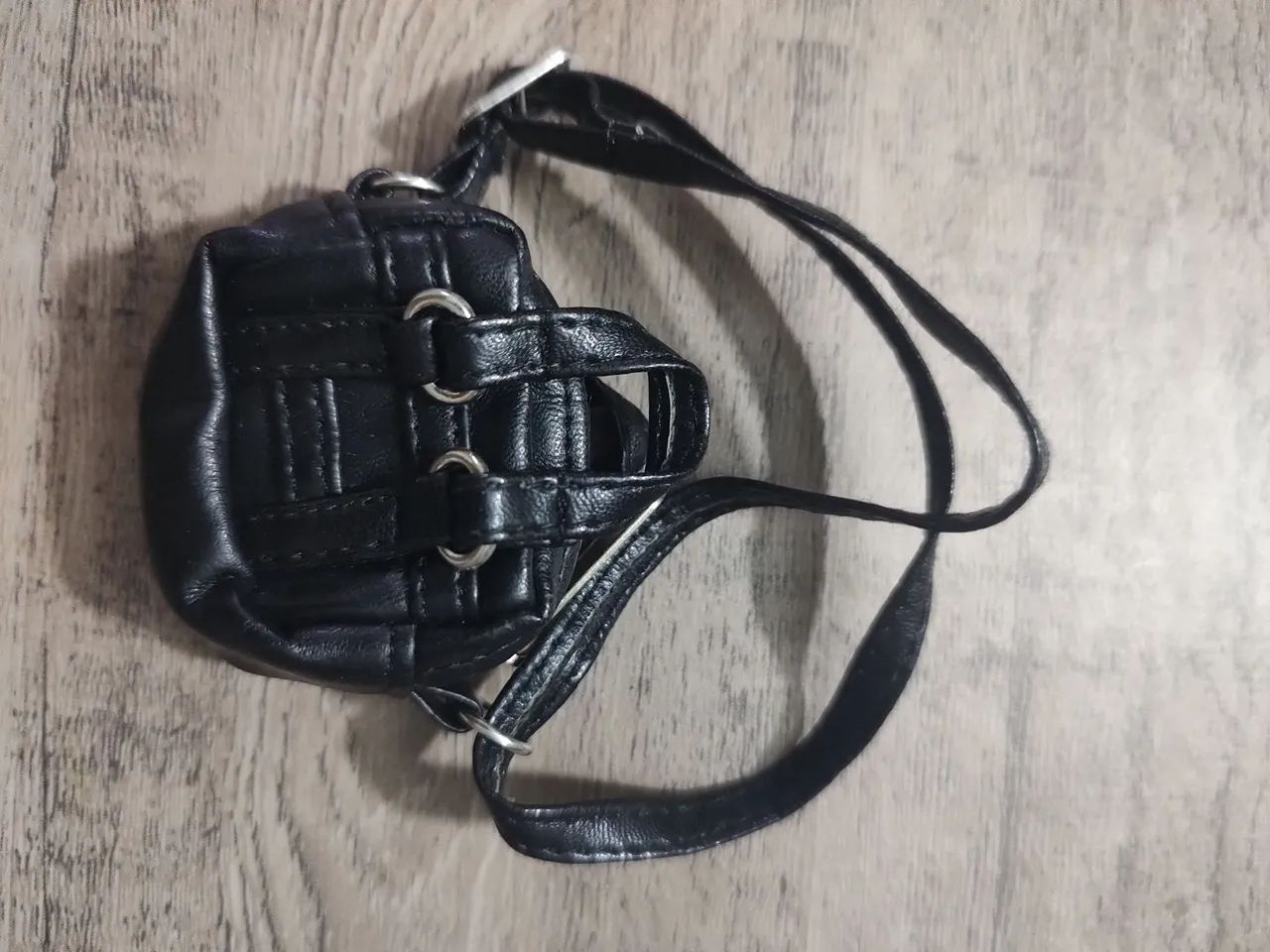 Mini mochila de couro preta para boneca Barbie 