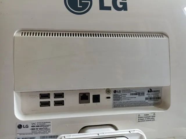 Vendo computador ALL in one LG 22V240 4 GB ram 500 GB armazenamento, teclado e mouse .