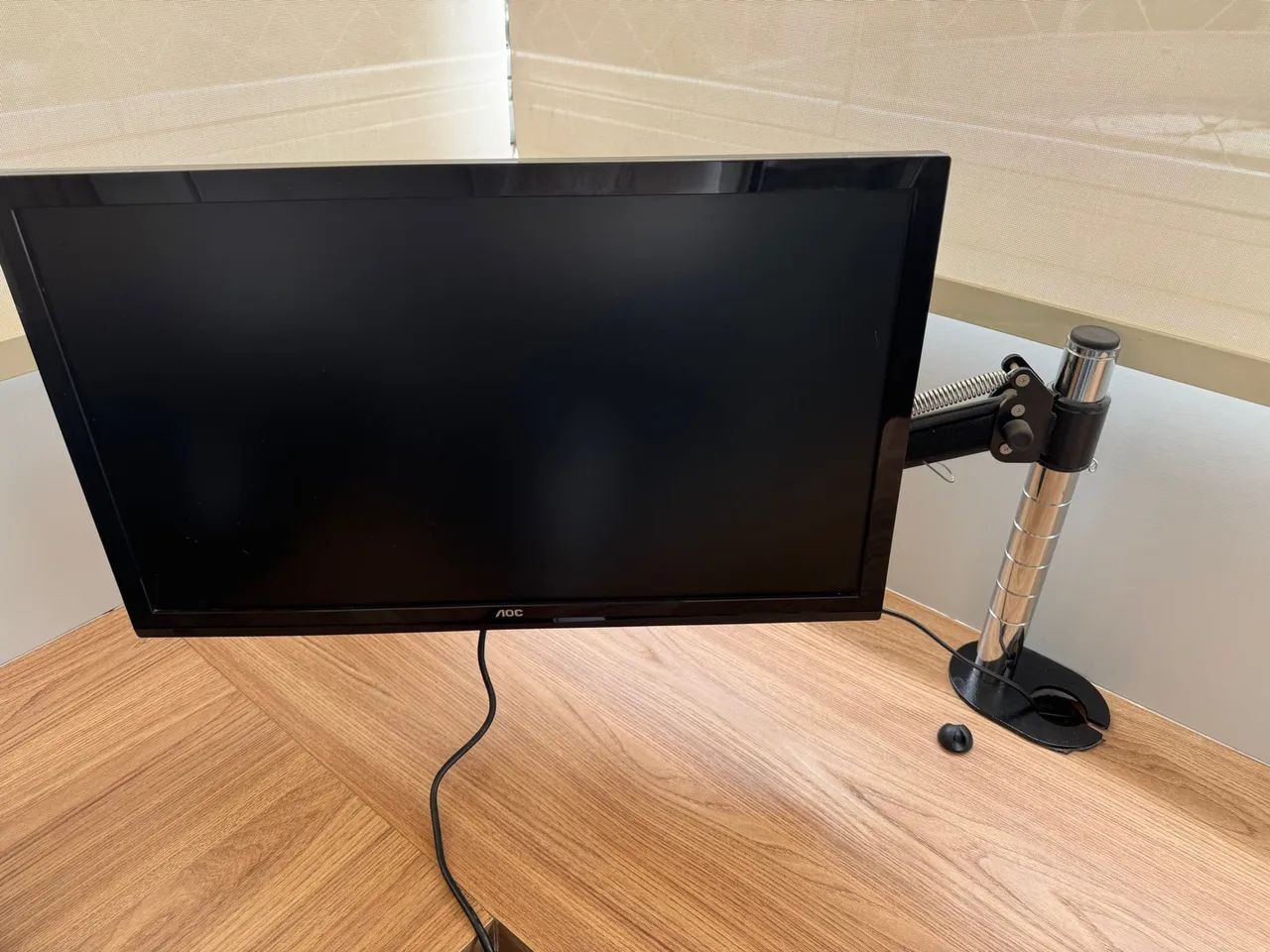 Monitor AOC com Suporte de Mesa - Ajustável e Giratório - Foto 2