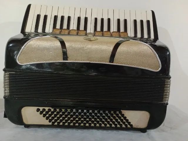 Acordeon Hohner 96 Baixos Made in Germania com Captação de