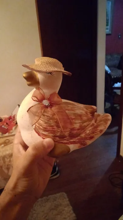 Pato de gesso lindo pintado a mão com chapéu