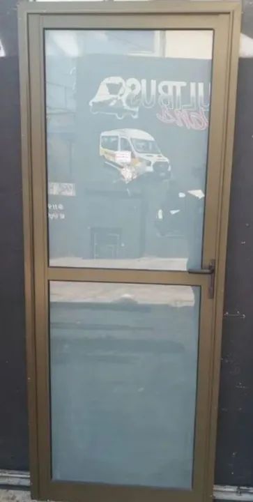 Porta de giro linha gold vidro leitoso 
