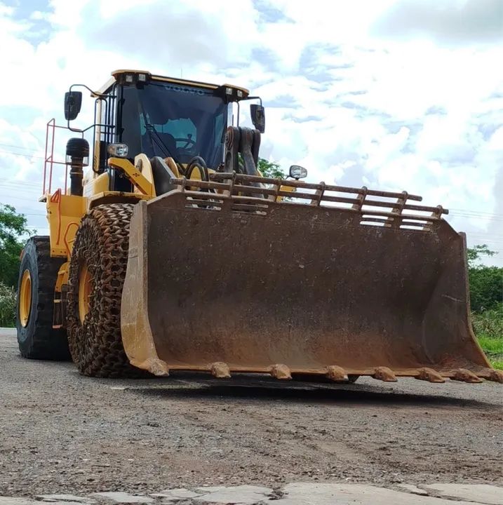 Pá Carregadeira Volvo L150H ano 2022 com 5325 horas e capacidade de 3,5 ?, em MG - Foto 3
