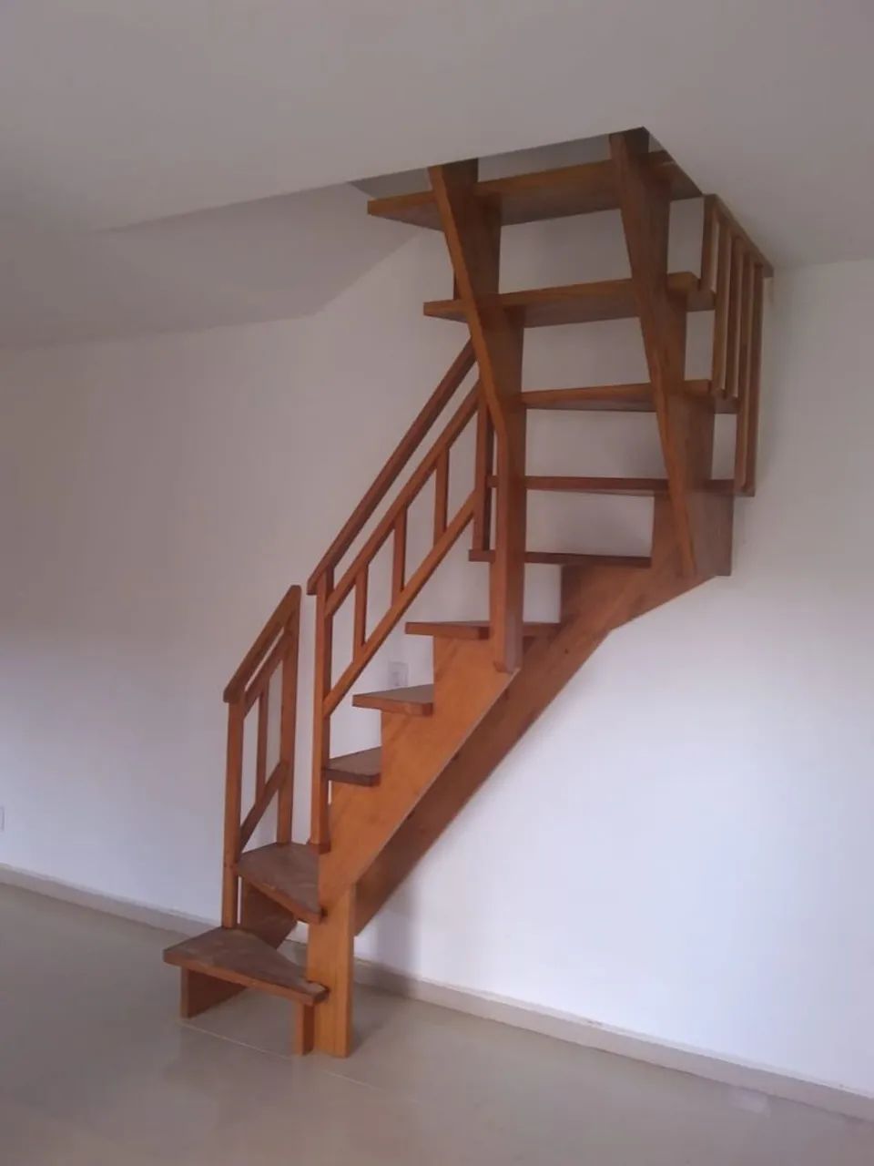 Escada madeira 