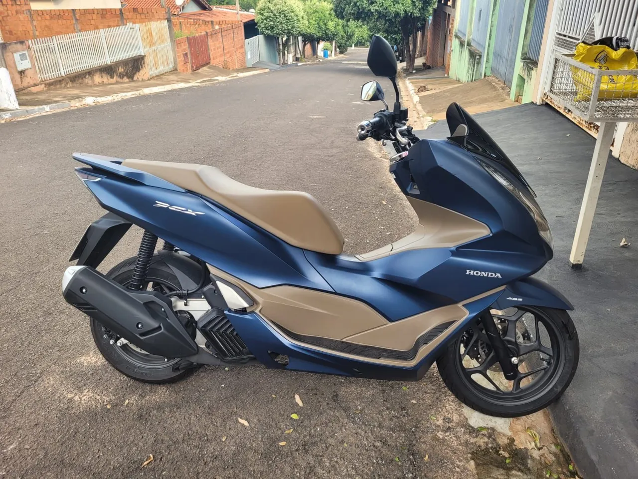 Honda PCX DLX 2023 Semi Nova