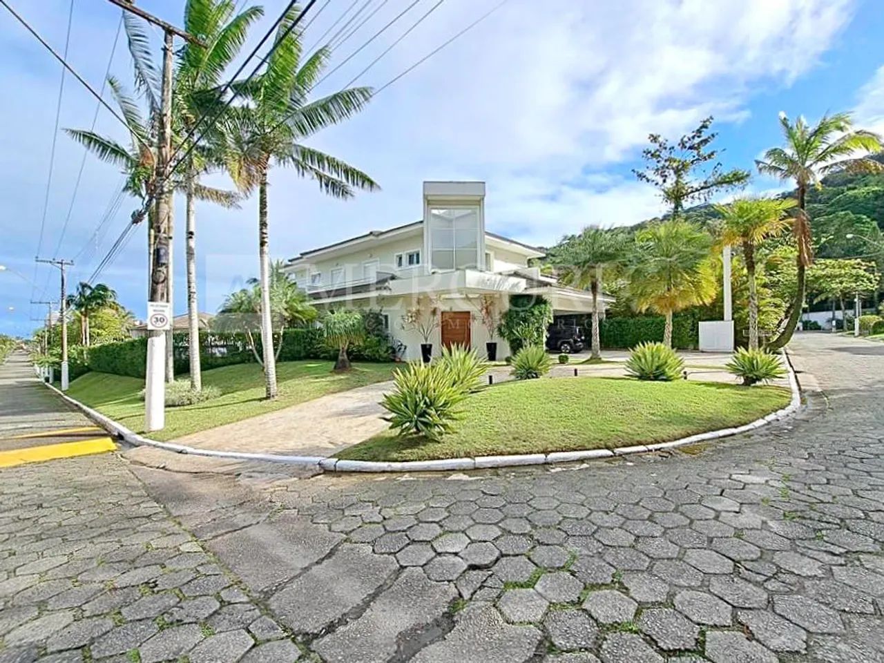 Casa de Alto Padrão com Piscina e Espaço Gourmet no Guarujá - Foto 2